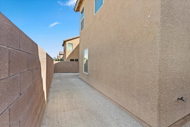 Building Photo - 4748 Golden Shimmer Ave