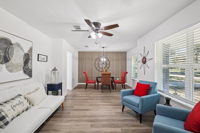 Building Photo - 15322 Torry Pines Rd