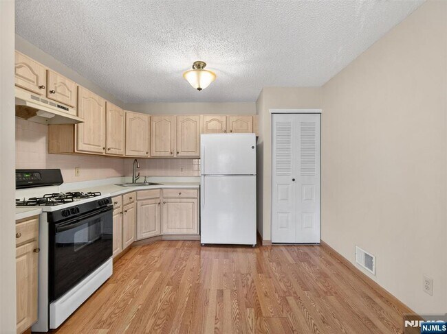 Building Photo - 403 Poets Way