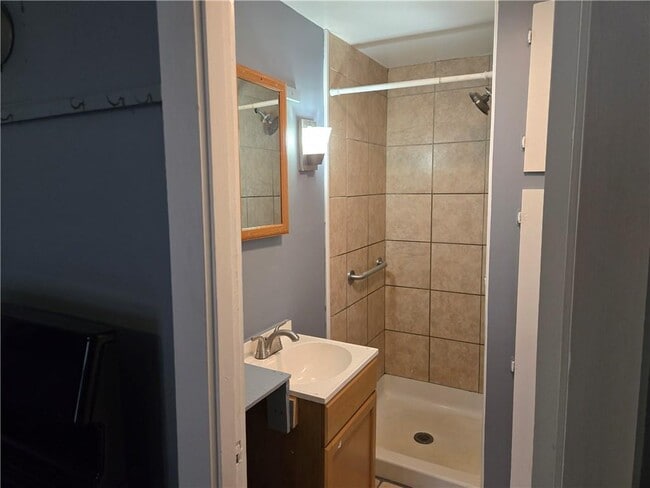 Building Photo - 36 Crawford St