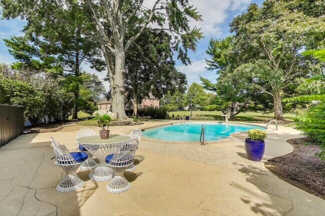 Building Photo - 2408 Cumberland Cir