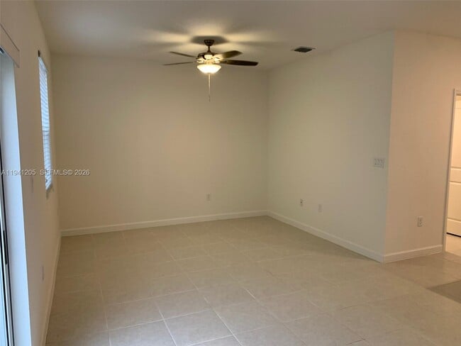 Building Photo - 1271 SE 27th Terrace