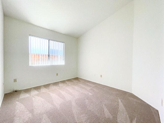 Building Photo - Single Level in Shadowridge w/ A/C!