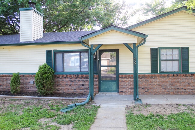 Building Photo - 459 N Shiloh Ave