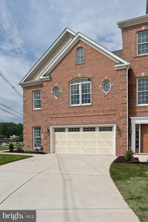 Building Photo - 12 Chestnut Woods Dr
