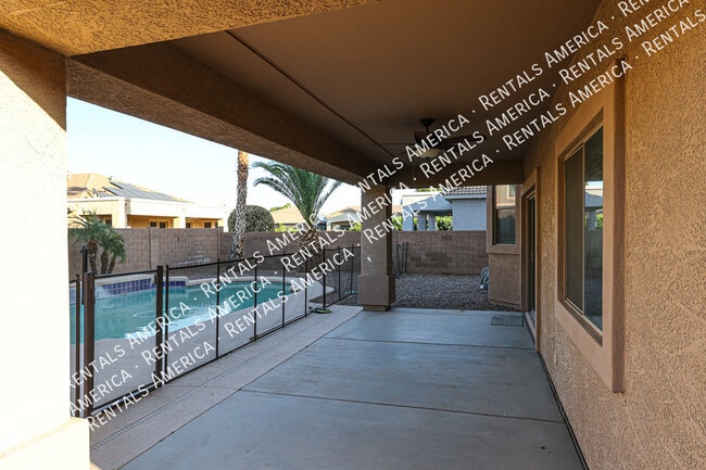 Building Photo - 14958 W Cameron Dr