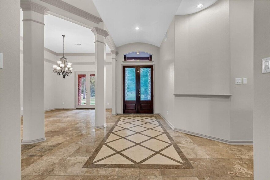 Building Photo - 19309 Whispering Grove E