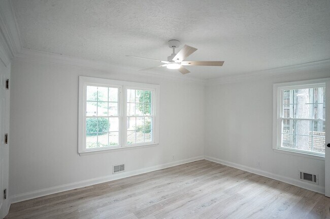 Building Photo - 3120 Edinburgh Dr