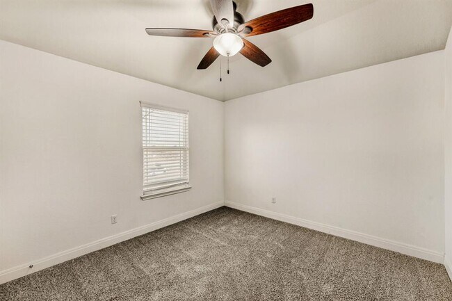 Building Photo - 194 Danish Dr