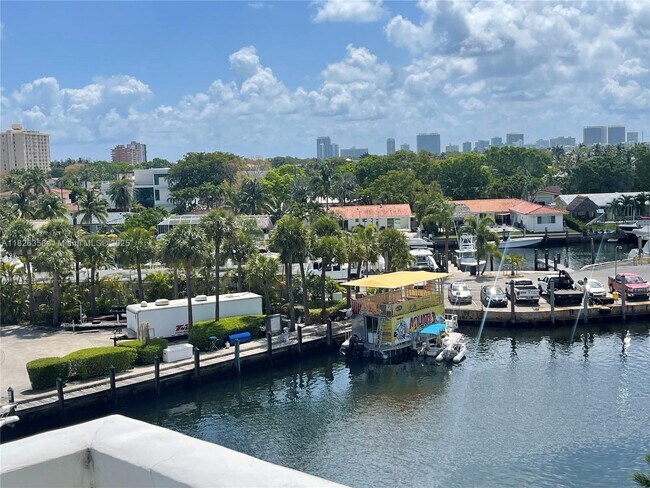 Building Photo - 13155 Ixora Ct