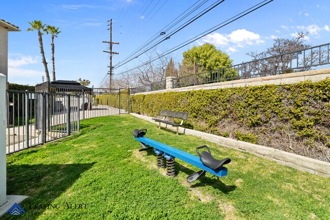 Building Photo - 20300 Vanowen St