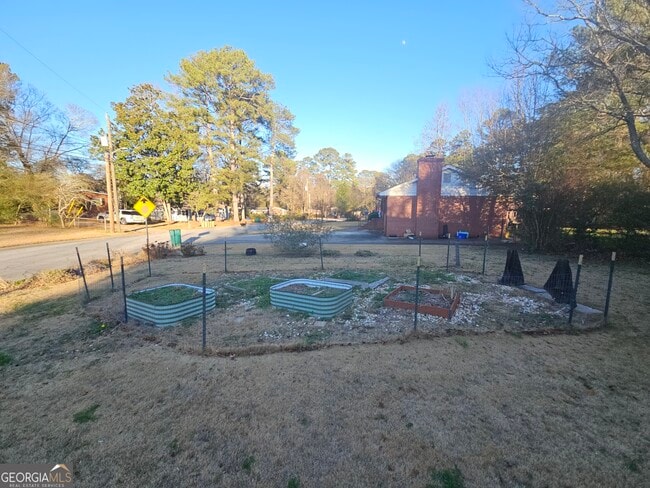 Building Photo - 520 Floyd Dr