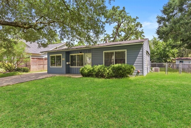 Building Photo - 950 Lamonte Ln