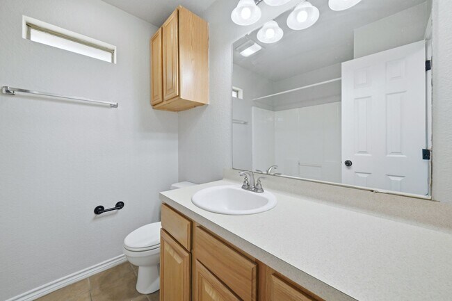 Building Photo - 104 Kleine Ln