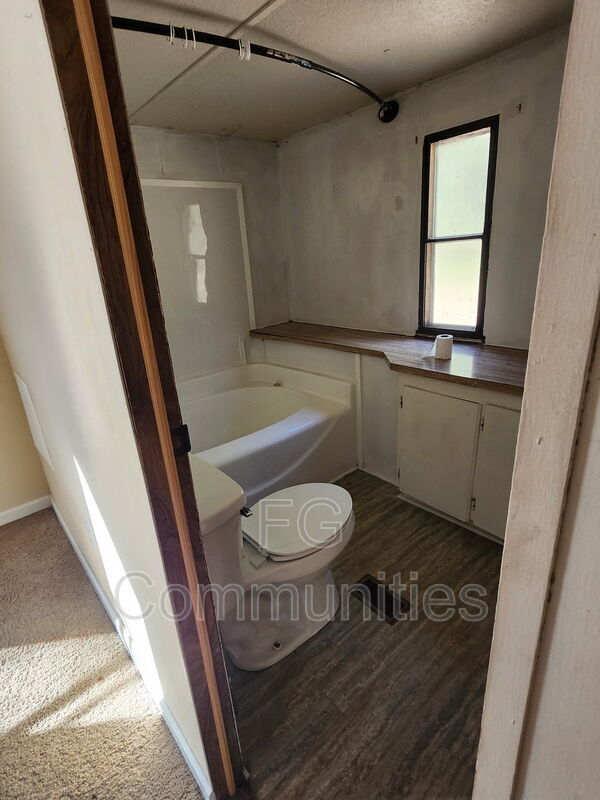 Building Photo - 1037 Crystal Blvd