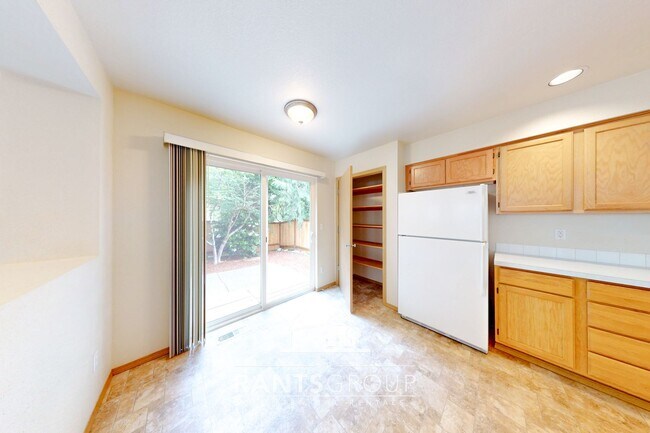 Building Photo - Great Location!  Quiet Neighborhood!