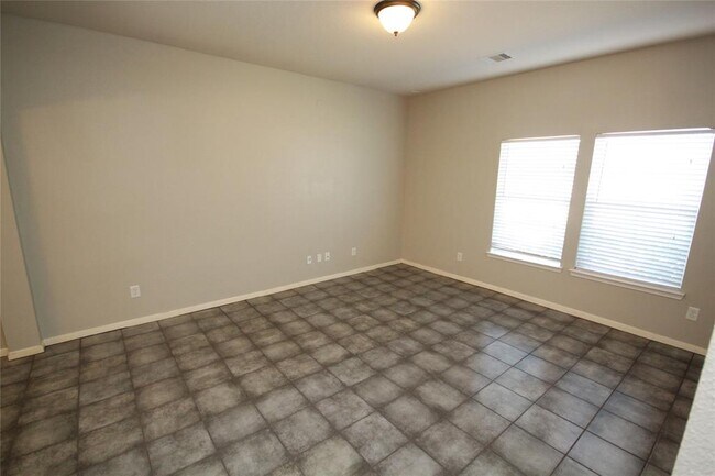 Building Photo - 6111 Settlers Lake Cir E