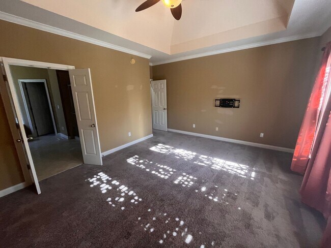 Building Photo - Beautiful 4 Bed in Hamburg!