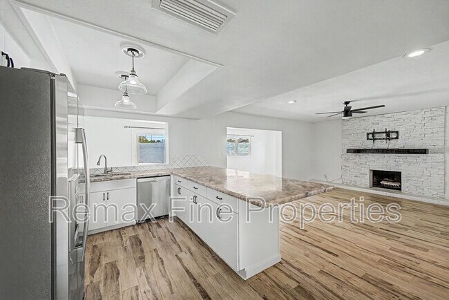 Building Photo - 5228 E Karen Dr