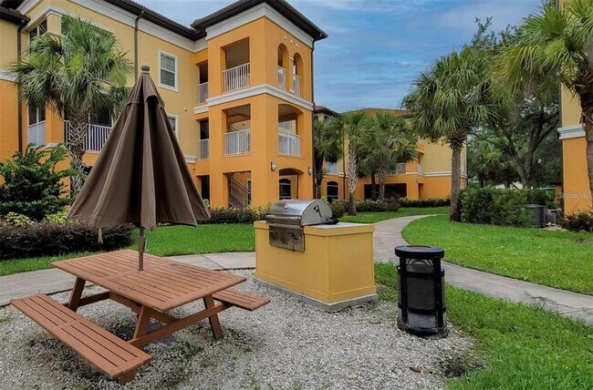 Building Photo - 5471 Vineland Rd