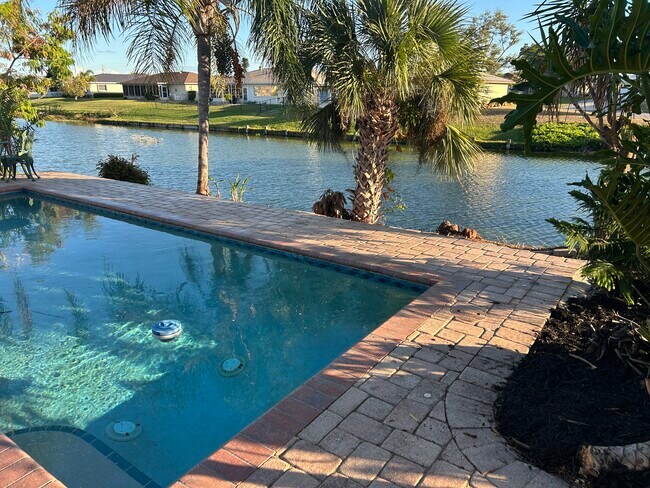 Building Photo - 1220 Lakeside Dr