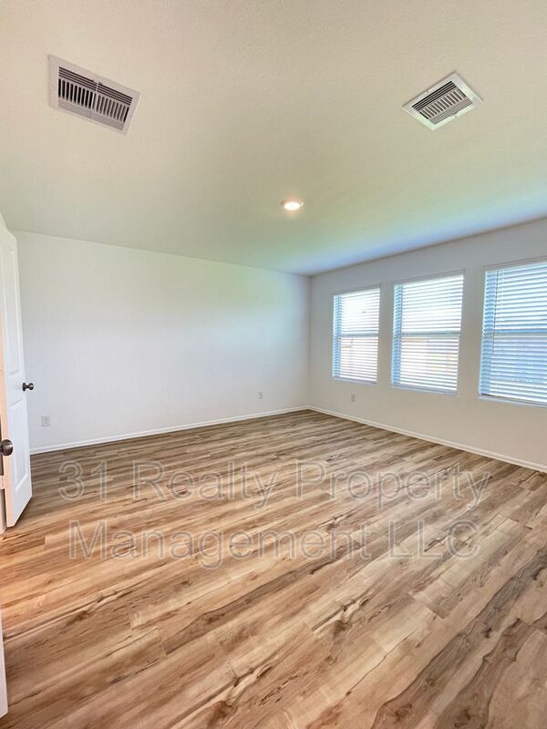 Building Photo - 3219 Aster Mdw Wy