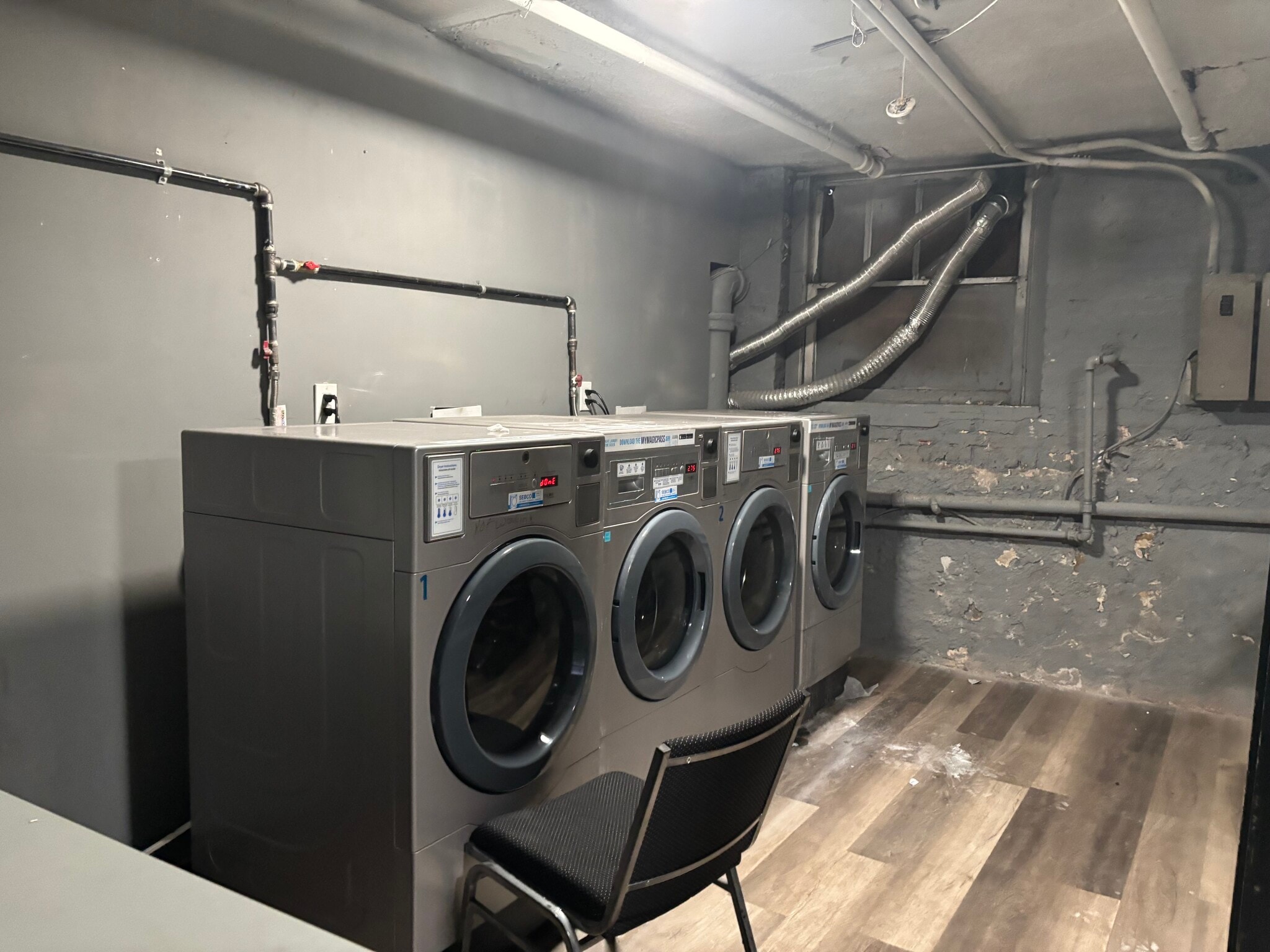 Building Photo - 319 Summit Ave