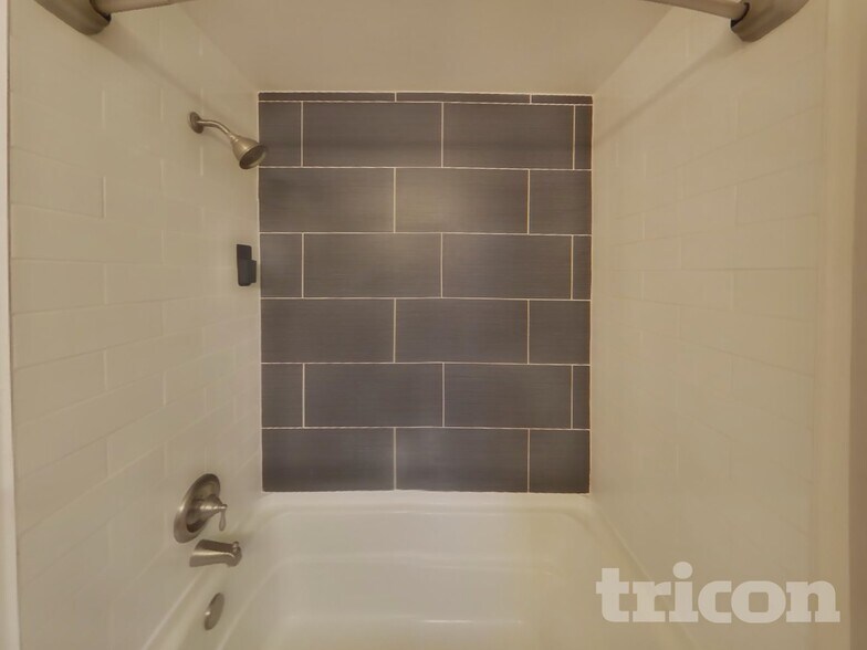 Building Photo - 1602 57th Ave NE