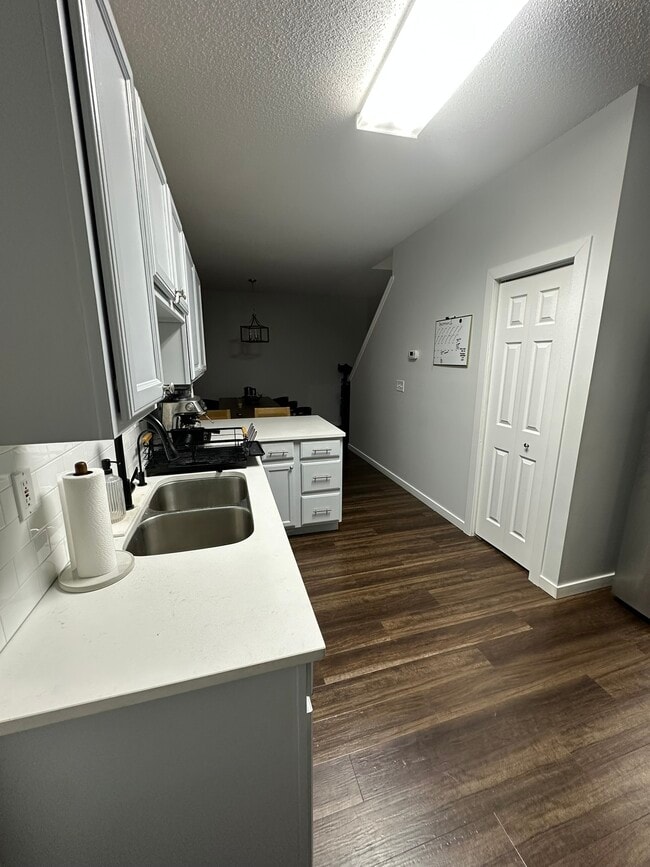 Building Photo - 1848 Parkway Ave