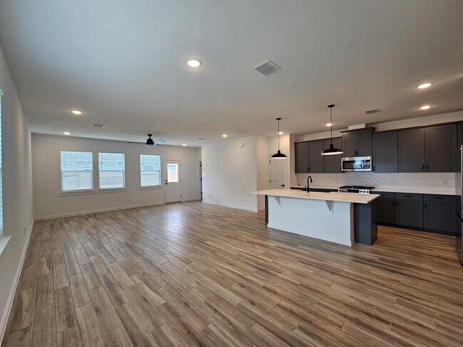 Building Photo - 8411 Bay Rdg Cir
