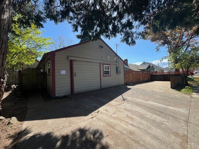 Building Photo - 1 Bedroom 1 Bath McMinnville OR