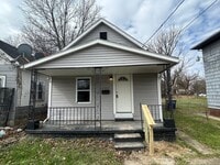Building Photo - Charming 2-Bed Home Near Ottawa Park & University of Toledo