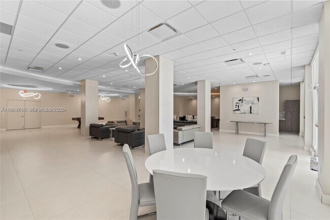 Building Photo - 3001 S Ocean Dr