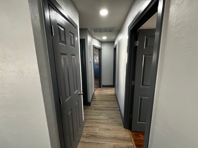 Building Photo - 2701 SW 65th St