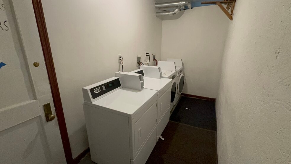 Building Photo - 17 Price Rd