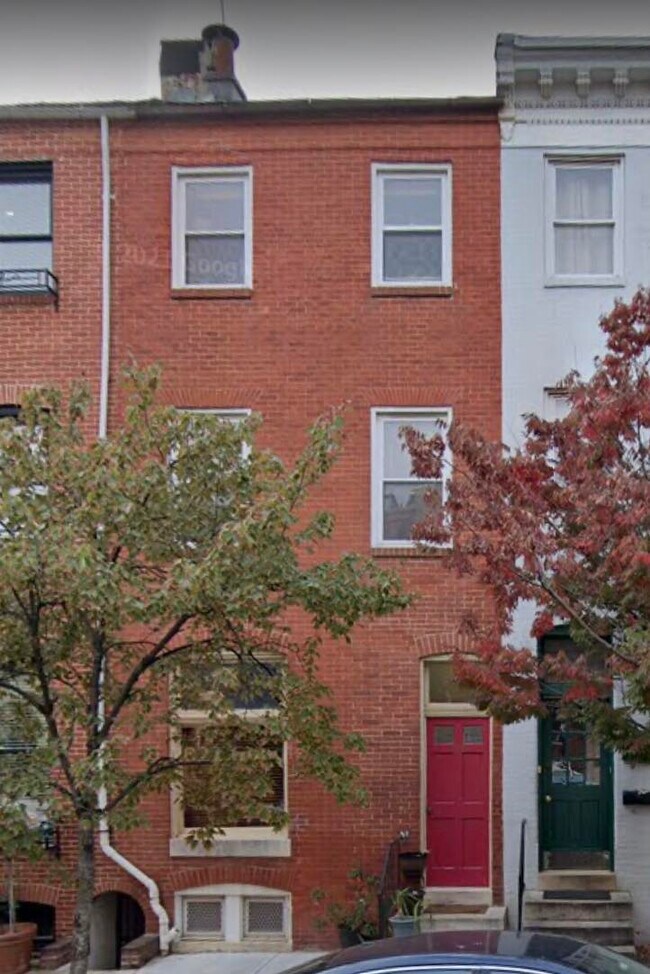 view from the street - 120 S Washington St