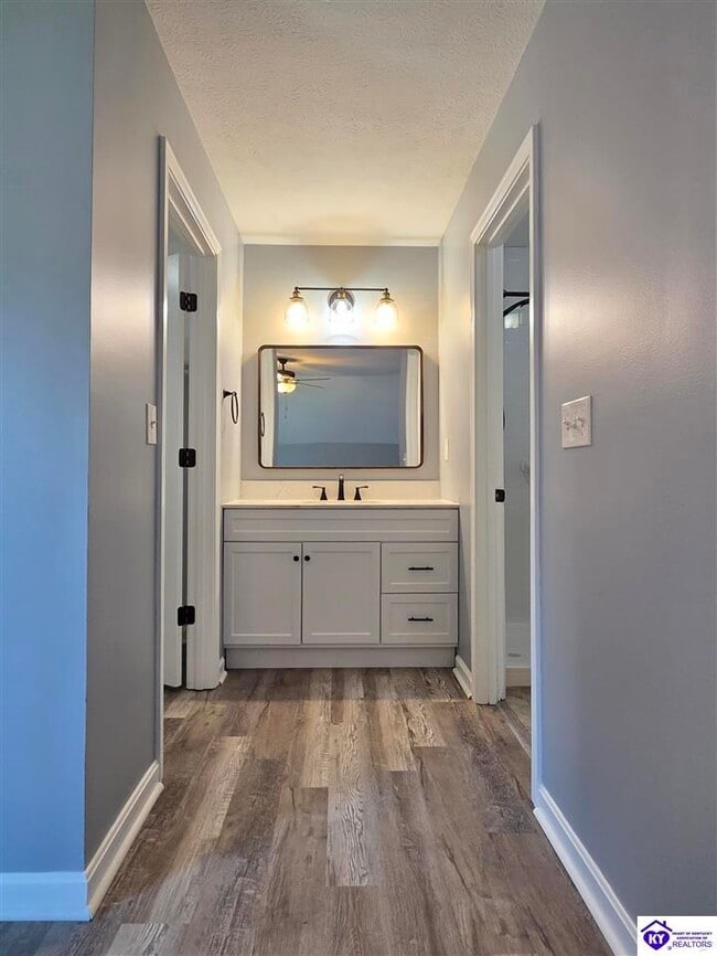 Building Photo - 888 N Woodland Dr