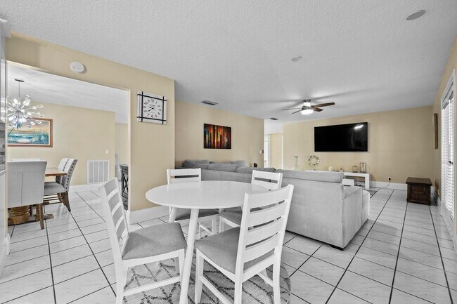 Building Photo - 13724 Lilac Pl