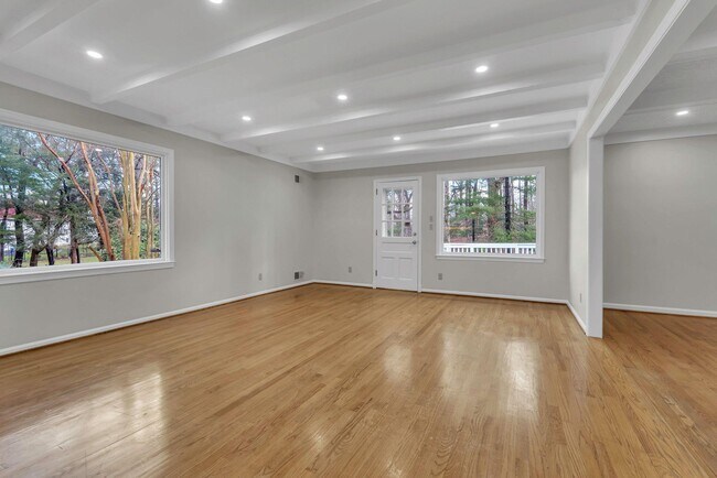 Building Photo - 8616 Chateau Dr