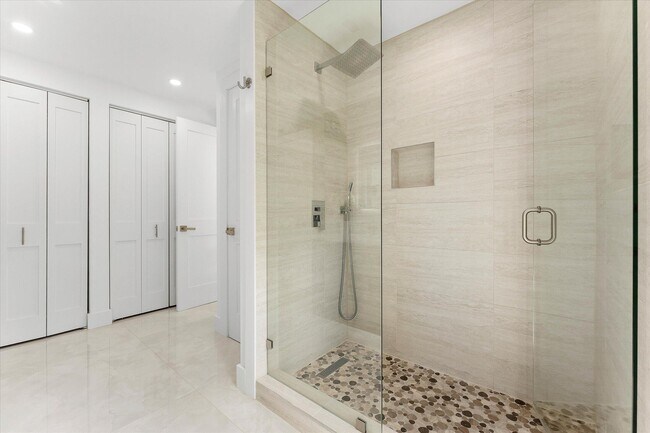 Building Photo - 800 Andrews Ave