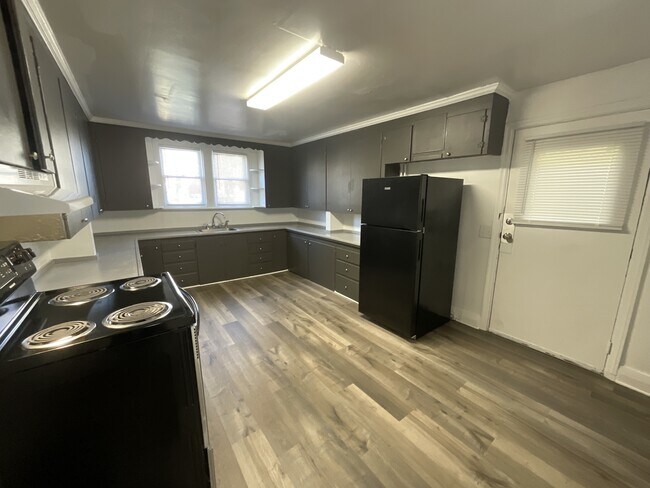 Building Photo - 573 W Princess St