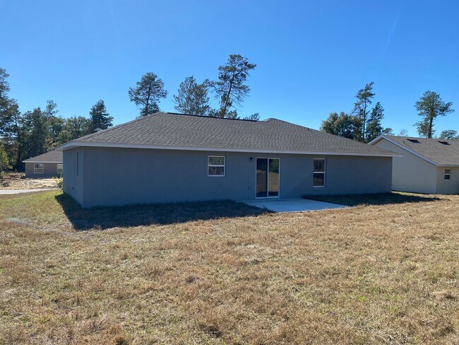 Building Photo - Desirable SW Ocala Neighborhood 4/2/2 *WON'T LAST*