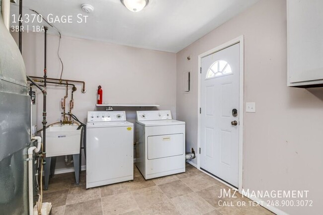 Building Photo - Introducing a beautiful 3 bedroom, 1 bathr...