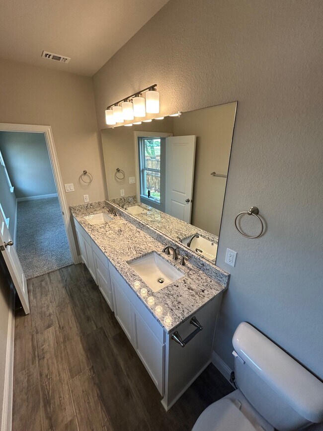 Building Photo - 268 Sunnyside St