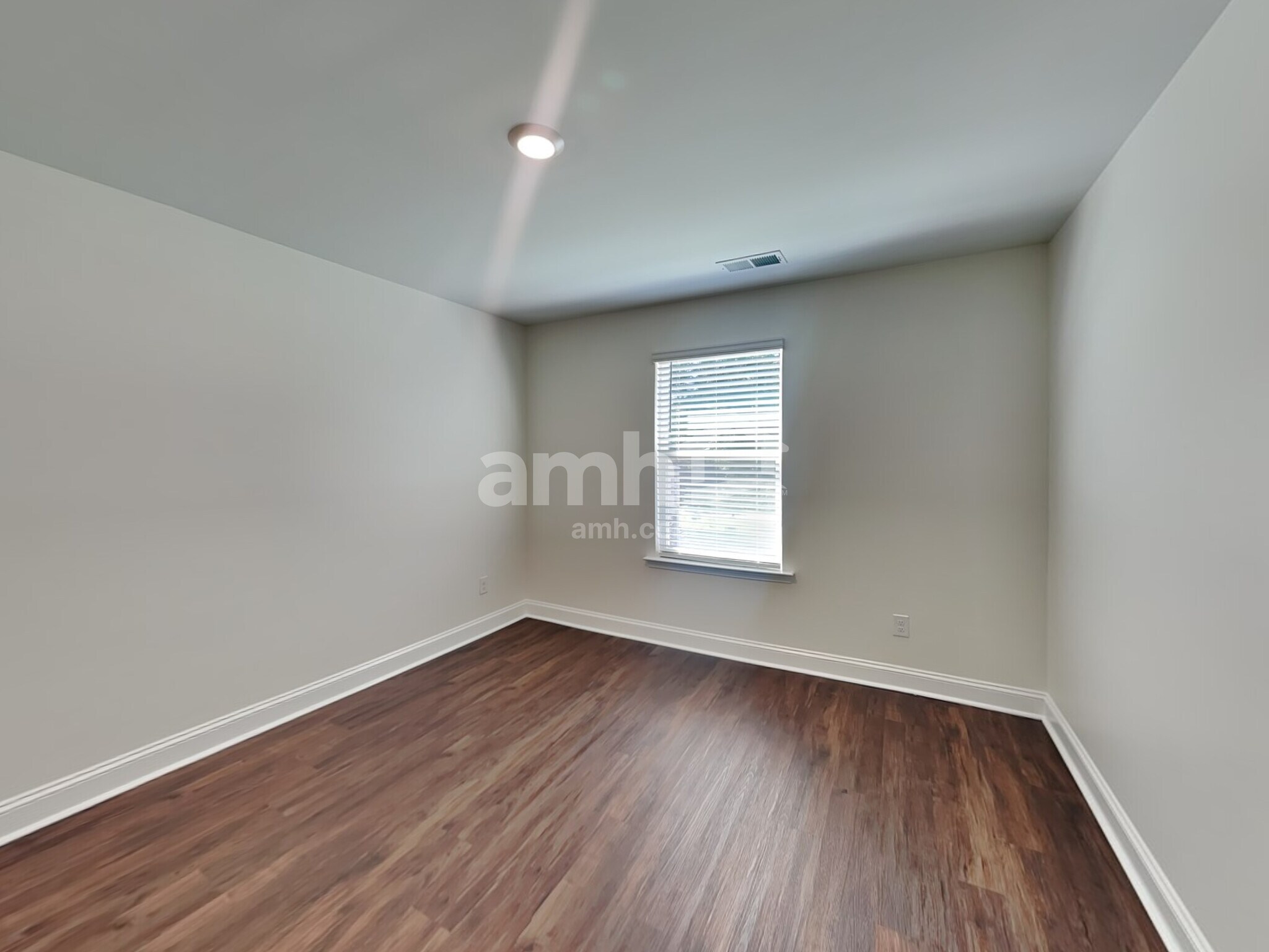 Building Photo - 546 Rivermist Dr