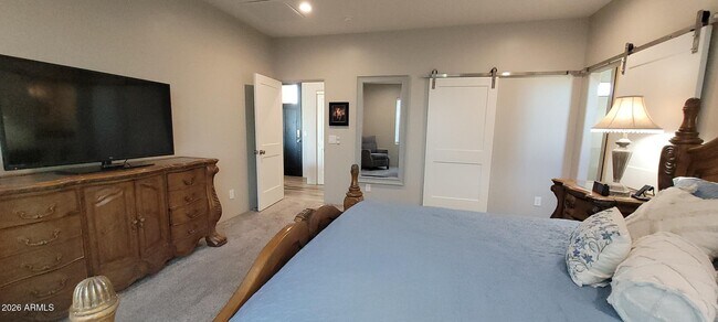 Building Photo - 900 W Hermosa Dr