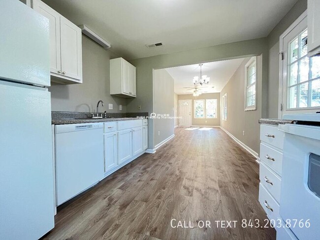 Building Photo - Fully Renovated 2 Bedroom!!!