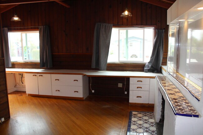 Building Photo - 1010 Tourmaline St