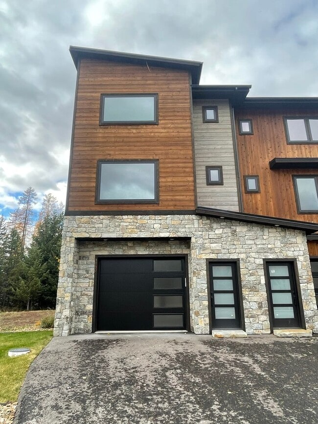 Building Photo - Whitefish Landing Town House