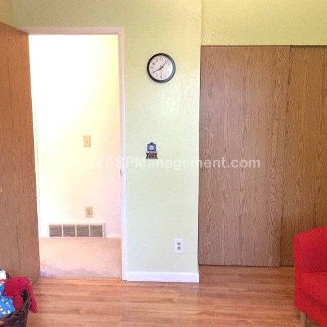 Building Photo - 2074 Newcastle Dr